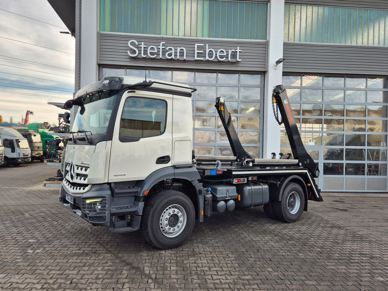 Mercedes-Benz Arocs 1843 K 4x2 HIAB FTR12 Funk AHK - Самосвал: фото 2 Mercedes-Benz Arocs 1843 K 4x2 HIAB FTR12 Funk AHK - Самосвал: фото 2