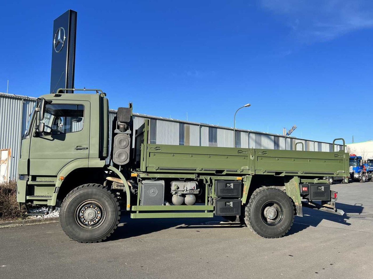 Mercedes-Benz Axor 1829 A 4x4 Pritsche - Грузовик бортовой/ Платформа: фото 4 Mercedes-Benz Axor 1829 A 4x4 Pritsche - Грузовик бортовой/ Платформа: фото 4