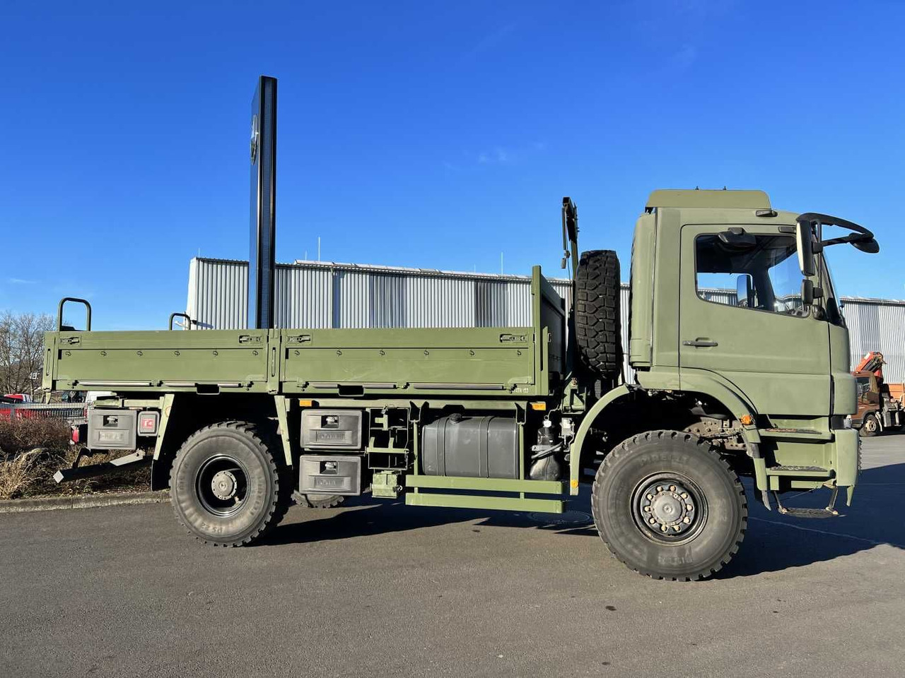 Mercedes-Benz Axor 1829 A 4x4 Pritsche - Грузовик бортовой/ Платформа: фото 5 Mercedes-Benz Axor 1829 A 4x4 Pritsche - Грузовик бортовой/ Платформа: фото 5