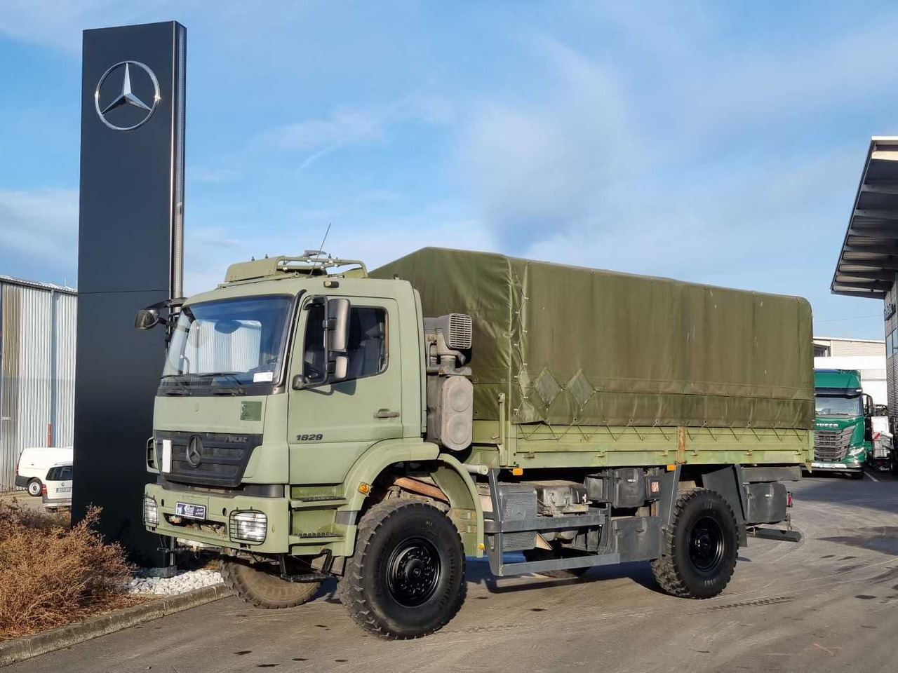 Mercedes-Benz Axor 1829 A 4x4 Pritsche/Plane 10 Stück - Грузовик бортовой/ Платформа: фото 3 Mercedes-Benz Axor 1829 A 4x4 Pritsche/Plane 10 Stück - Грузовик бортовой/ Платформа: фото 3