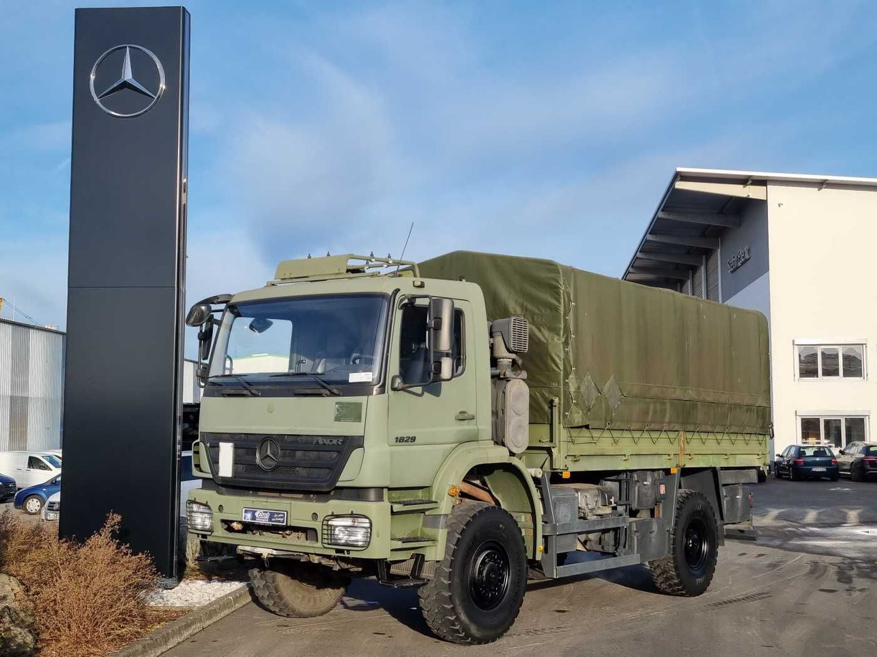 Mercedes-Benz Axor 1829 A 4x4 Pritsche/Plane 10 Stück - Тентованный грузовик: фото 1 Mercedes-Benz Axor 1829 A 4x4 Pritsche/Plane 10 Stück - Тентованный грузовик: фото 1