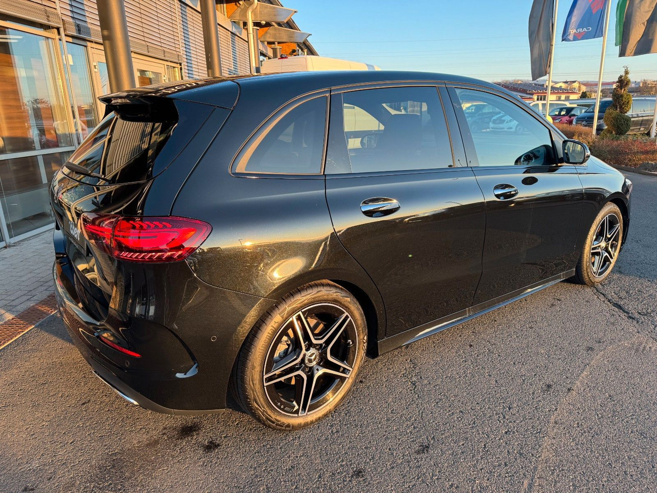 Mercedes-Benz B 200 AMG+AHK+Ambiente+RFK+MBUX+Night - Седан: фото 5 Mercedes-Benz B 200 AMG+AHK+Ambiente+RFK+MBUX+Night - Седан: фото 5