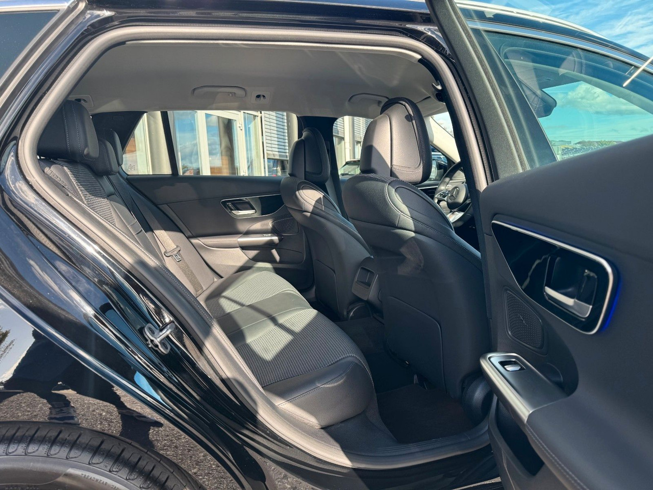 Универсал Mercedes-Benz C 300d T Avantgarde+RKamera+TotW+Ambiente: фото 7 Универсал Mercedes-Benz C 300d T Avantgarde+RKamera+TotW+Ambiente: фото 7