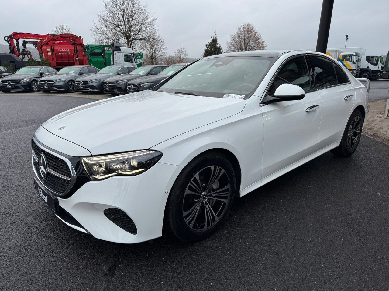 Mercedes-Benz E 450 4M Avantgarde+Pano+DistrPro+Digital+360 - Седан: фото 3 Mercedes-Benz E 450 4M Avantgarde+Pano+DistrPro+Digital+360 - Седан: фото 3