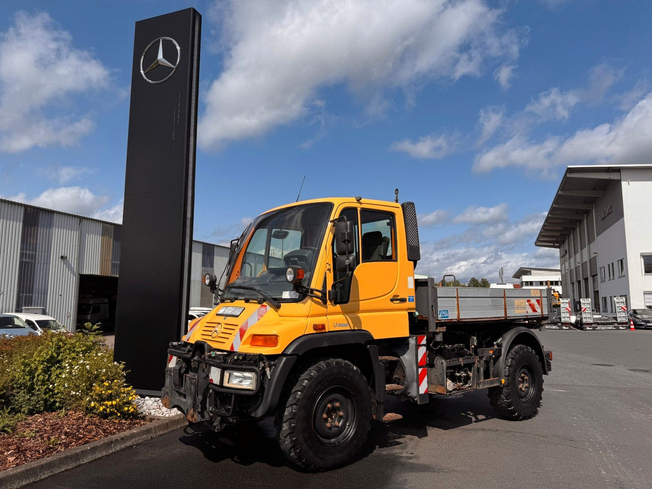 Mercedes-Benz Unimog U300 4x4 Vario-Pilot - Малотоннажный бортовой грузовик: фото 1 Mercedes-Benz Unimog U300 4x4 Vario-Pilot - Малотоннажный бортовой грузовик: фото 1