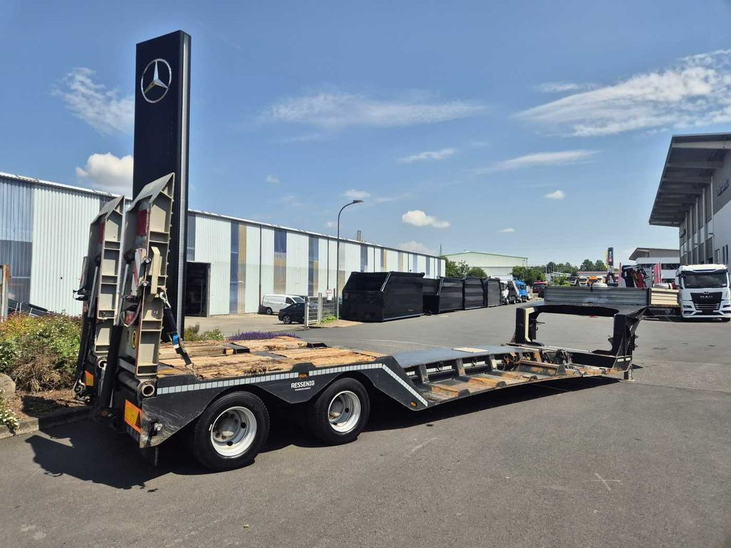Ressenig SATL2-400 teleskop.-Maschinentieflader Ressenig SATL2-400 teleskop.-Maschinentieflader - Низкорамный полуприцеп: фото 1 Ressenig SATL2-400 teleskop.-Maschinentieflader Ressenig SATL2-400 teleskop.-Maschinentieflader - Низкорамный полуприцеп: фото 1