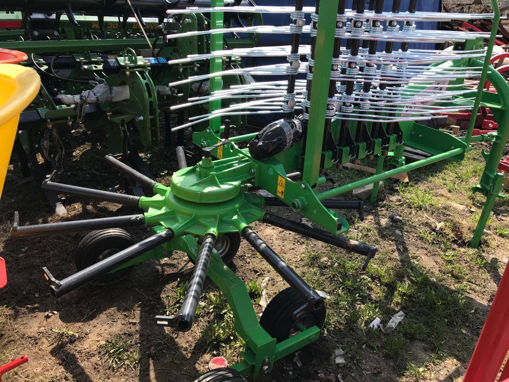 Inter-Tech Rotary Rake ZKT-420, 4.2 m - Сеноворошилка: фото 4 Inter-Tech Rotary Rake ZKT-420, 4.2 m - Сеноворошилка: фото 4