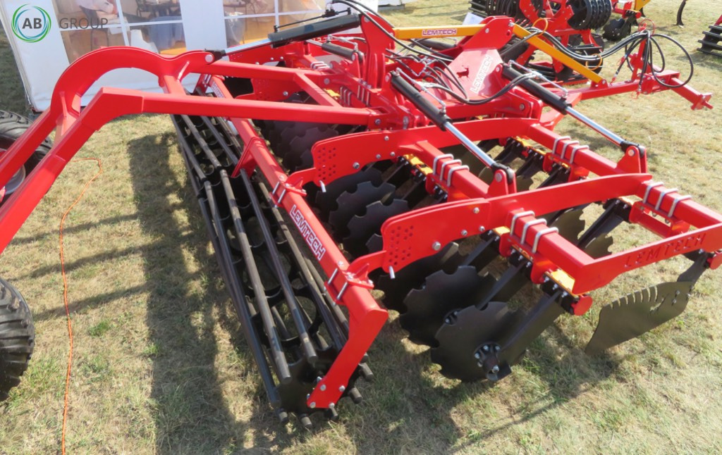 Lemtech hydraulic disc harrow with a Colter BTH45 4.5 m transport trolley - Дисковая борона: фото 4 Lemtech hydraulic disc harrow with a Colter BTH45 4.5 m transport trolley - Дисковая борона: фото 4