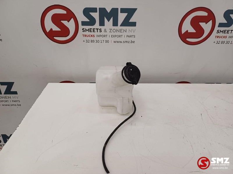 Caterpillar Window washer tank Caterpillar - Щетка стеклоочистителя для Погрузочно-разгрузочной техники: фото 3 Caterpillar Window washer tank Caterpillar - Щетка стеклоочистителя для Погрузочно-разгрузочной техники: фото 3