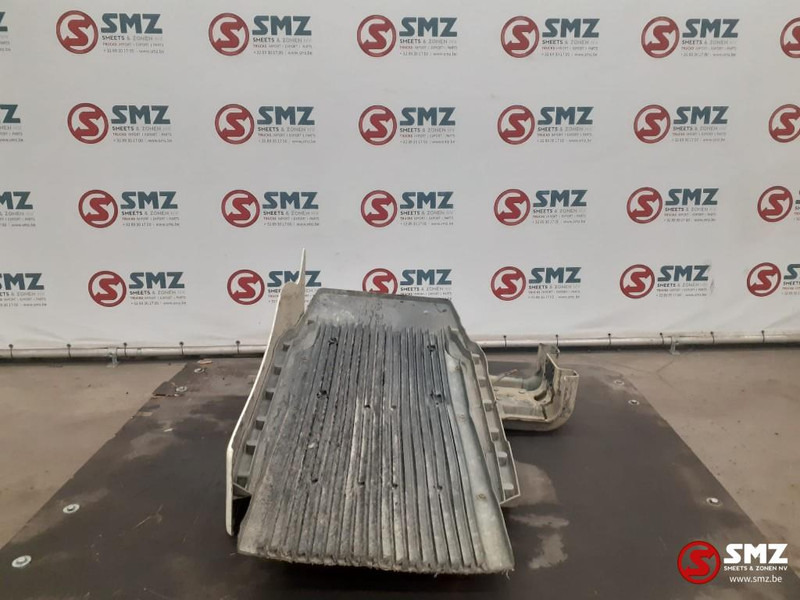 MAN Occ spatbord vooraan rechts + spatbordhouder MAN - Кузов и экстерьер для Грузовиков: фото 2 MAN Occ spatbord vooraan rechts + spatbordhouder MAN - Кузов и экстерьер для Грузовиков: фото 2