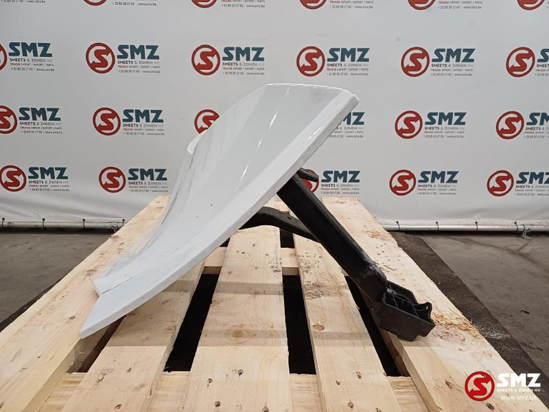 Mercedes-Benz Occ cabinespoiler links Mercedes - Аэродинамика/ Спойлеры для Грузовиков: фото 3 Mercedes-Benz Occ cabinespoiler links Mercedes - Аэродинамика/ Спойлеры для Грузовиков: фото 3