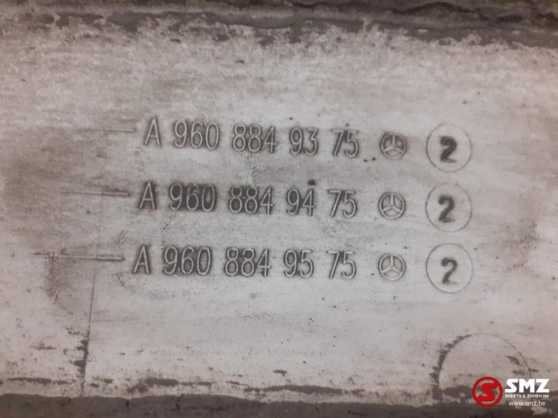 Mercedes-Benz Occ spatbordverlenging rechts Mercedes Actros MP4 - Кузов и экстерьер для Грузовиков: фото 2 Mercedes-Benz Occ spatbordverlenging rechts Mercedes Actros MP4 - Кузов и экстерьер для Грузовиков: фото 2