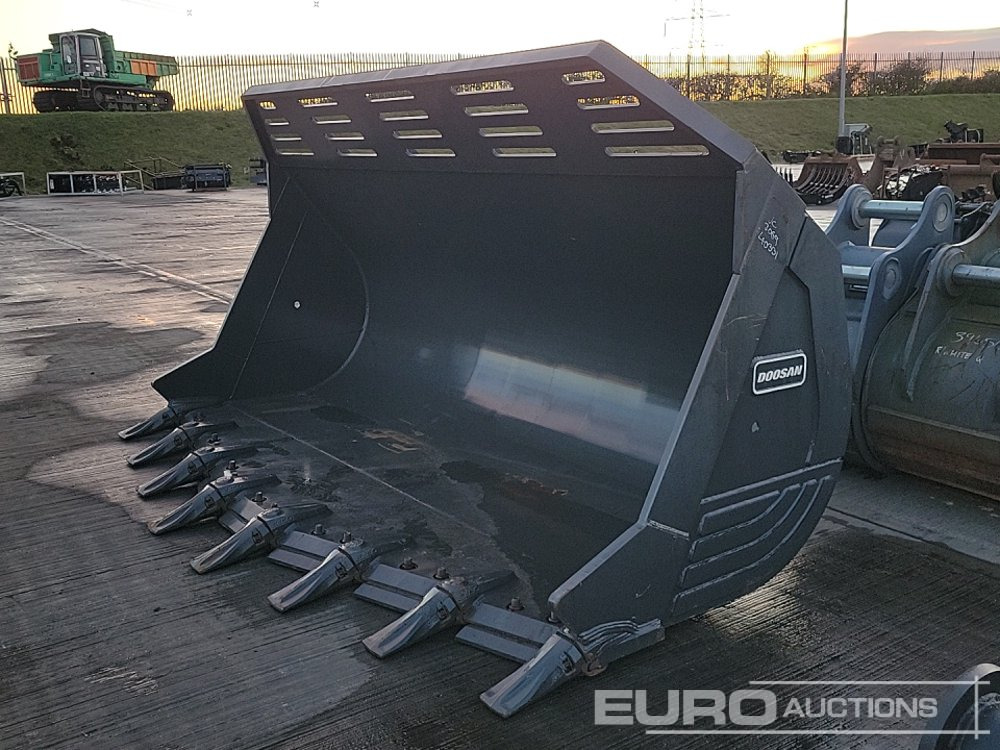 2015 Doosan 132" Loading Bucket to suit Wheeled Loader - Ковш: фото 1 2015 Doosan 132" Loading Bucket to suit Wheeled Loader - Ковш: фото 1