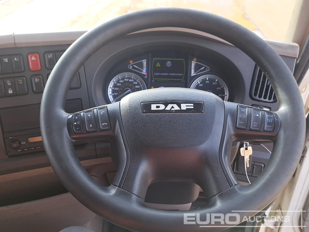 Грузовик с закрытым кузовом 2020 DAF LF180: фото 29
