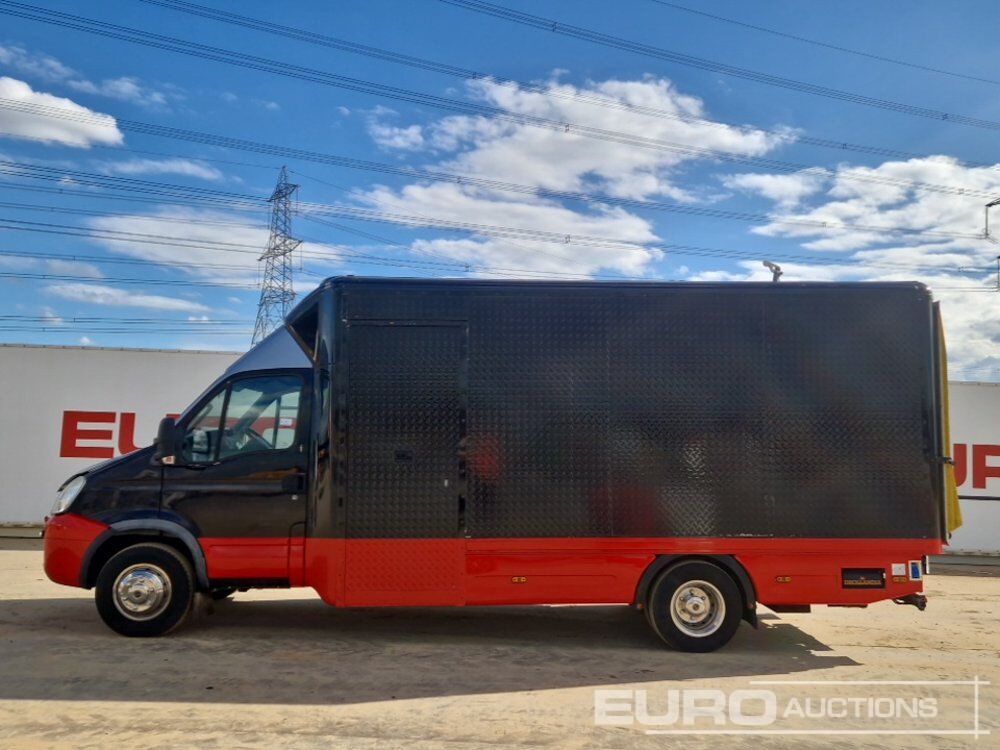 2008 Iveco 6 Speed Mobile Workshop Van, Racking Storage System, Work Bench, Power Oulets, Tail Lift, Reverse Camera (Reg. Docs. & Plating Certificate Available) - Фургон: фото 2 2008 Iveco 6 Speed Mobile Workshop Van, Racking Storage System, Work Bench, Power Oulets, Tail Lift, Reverse Camera (Reg. Docs. & Plating Certificate Available) - Фургон: фото 2