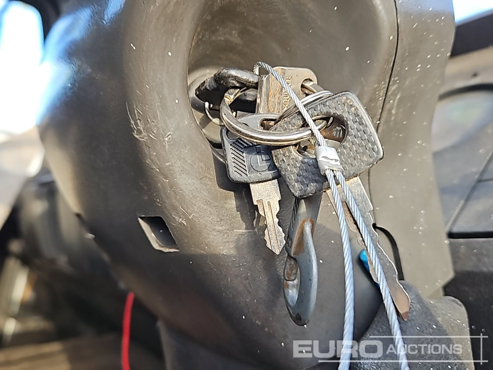 Mercedes 1820 - Грузовик с закрытым кузовом: фото 1 Mercedes 1820 - Грузовик с закрытым кузовом: фото 1