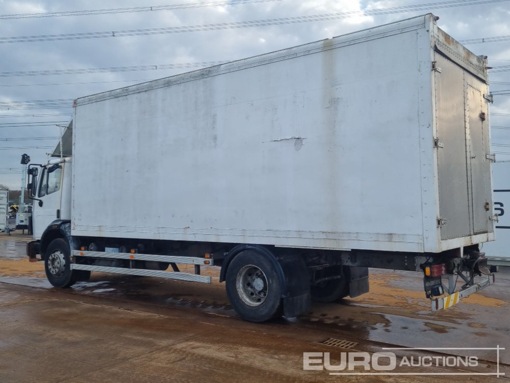 Mercedes 1820 - Грузовик с закрытым кузовом: фото 4 Mercedes 1820 - Грузовик с закрытым кузовом: фото 4