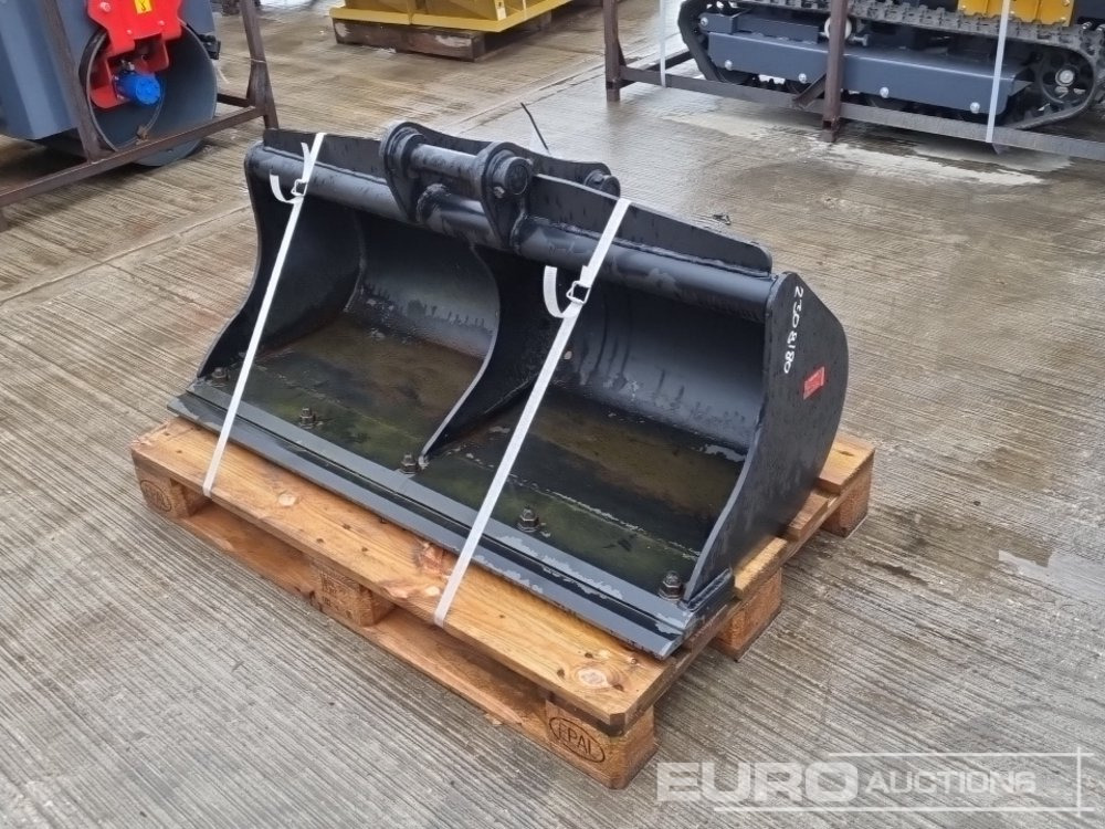 Unused Strickland 48" Ditching Bucket 45mm Pin to suit 4-6 Ton Excavator - Ковш: фото 1 Unused Strickland 48" Ditching Bucket 45mm Pin to suit 4-6 Ton Excavator - Ковш: фото 1