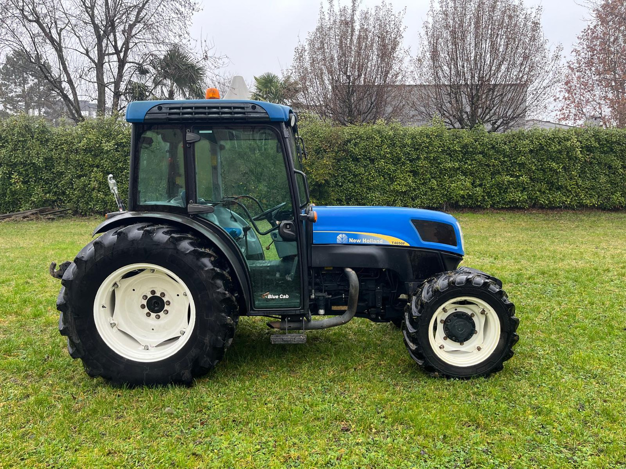 Trattore usato New Holland T4050F - Трактор: фото 4 Trattore usato New Holland T4050F - Трактор: фото 4