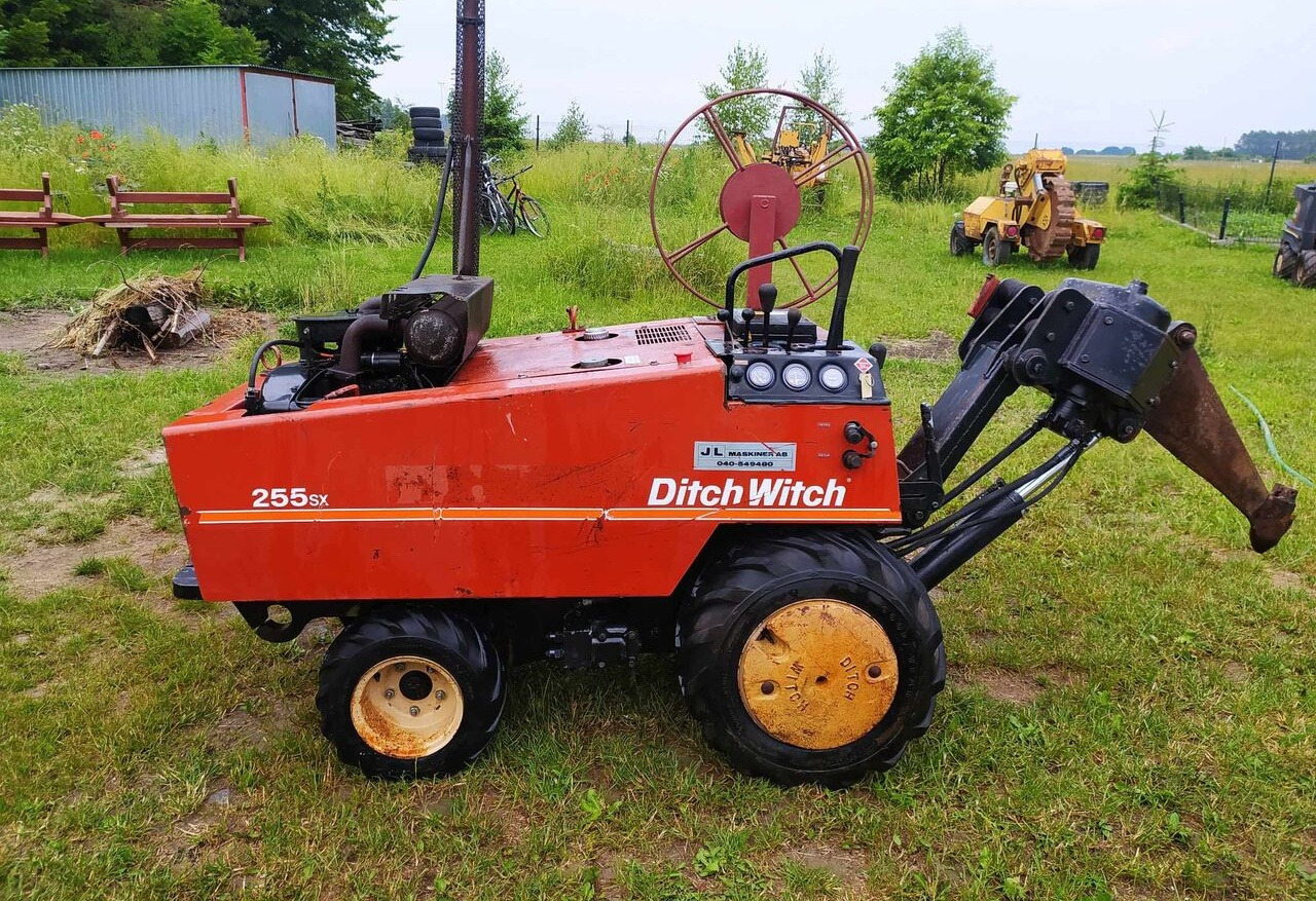 Ditch-Witch 255 SX - Траншеекопатель: фото 1 Ditch-Witch 255 SX - Траншеекопатель: фото 1