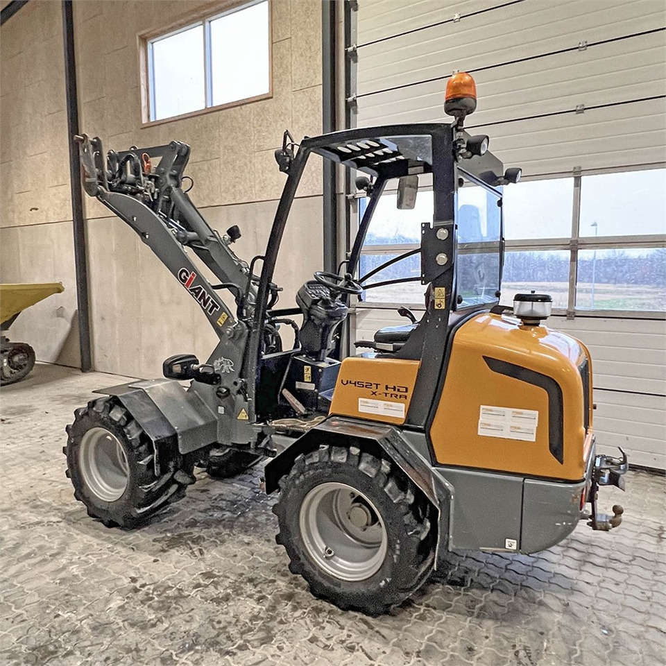 Giant V452T X-Tra HD - Колёсный погрузчик: фото 3 Giant V452T X-Tra HD - Колёсный погрузчик: фото 3