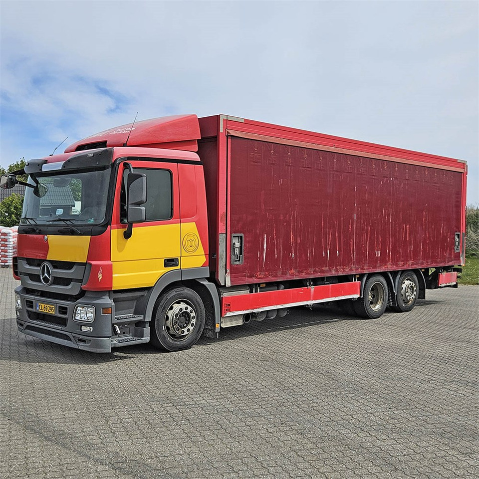 Mercedes Actros 2541 - Грузовик с закрытым кузовом: фото 1 Mercedes Actros 2541 - Грузовик с закрытым кузовом: фото 1