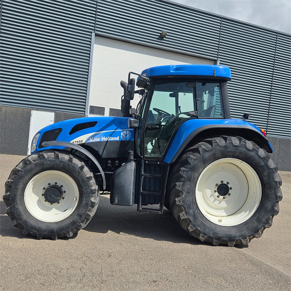 New Holland T7550 - Трактор: фото 2 New Holland T7550 - Трактор: фото 2