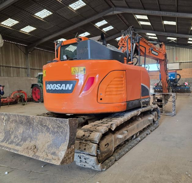Doosan DX 140LCR-5 - Гусеничный экскаватор: фото 3 Doosan DX 140LCR-5 - Гусеничный экскаватор: фото 3