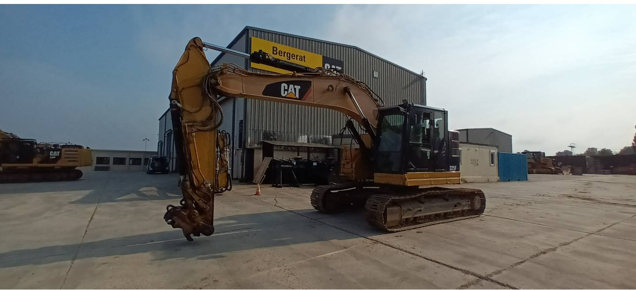 CAT 325F CR - Гусеничный экскаватор: фото 1 CAT 325F CR - Гусеничный экскаватор: фото 1