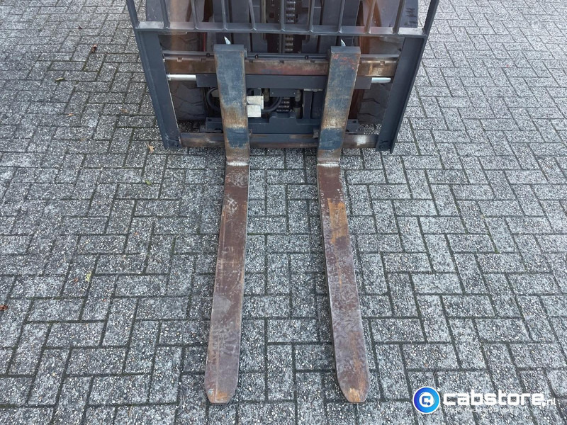 Linde H35D-02 Heftruck - Bouwjaar 2013 - Draaiuren 6892 - Diesel - Side Shift - Freelift - Doorrij hoogte 217 cm !! - Дизельный погрузчик: фото 5 Linde H35D-02 Heftruck - Bouwjaar 2013 - Draaiuren 6892 - Diesel - Side Shift - Freelift - Doorrij hoogte 217 cm !! - Дизельный погрузчик: фото 5