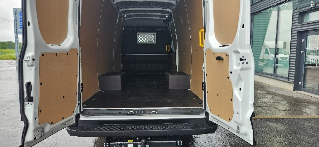 Iveco Daily 50C18A8V 16m3 - Цельнометаллический фургон: фото 4 Iveco Daily 50C18A8V 16m3 - Цельнометаллический фургон: фото 4