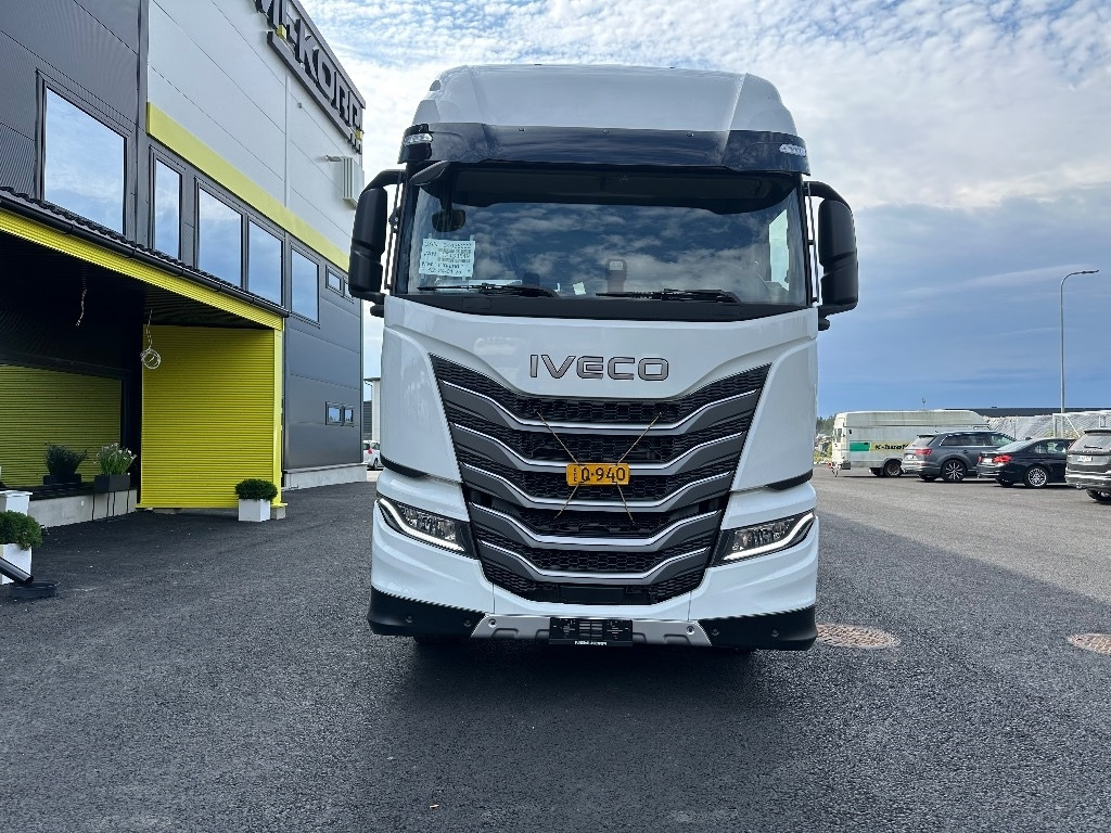 Iveco S-Way AS26S50 NP 2xLNG 6x2*4 - Грузовик-шасси: фото 2 Iveco S-Way AS26S50 NP 2xLNG 6x2*4 - Грузовик-шасси: фото 2