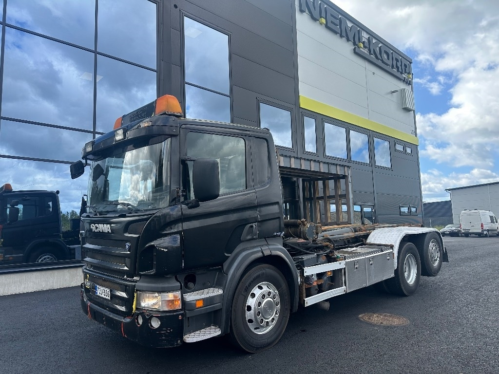 Scania P420 6x2*4 - Крюковой мультилифт: фото 1 Scania P420 6x2*4 - Крюковой мультилифт: фото 1