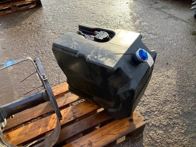 Scania Reductant tank – Scania 2875486 - Бак для AdBlue для Грузовиков: фото 2 Scania Reductant tank – Scania 2875486 - Бак для AdBlue для Грузовиков: фото 2