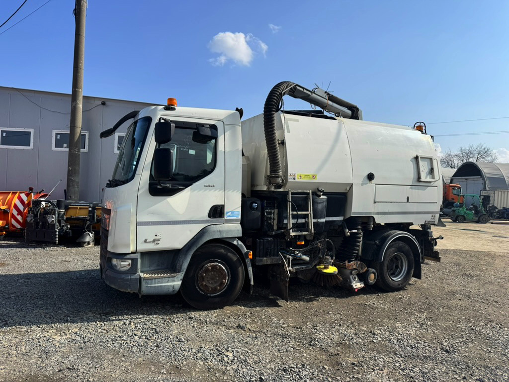 DAF LF180 - Подметально-уборочная машина: фото 2 DAF LF180 - Подметально-уборочная машина: фото 2
