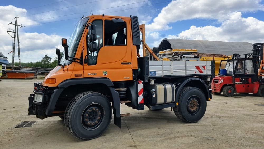 MERCEDES-BENZ Unimog U400 - Коммунальный трактор: фото 4 MERCEDES-BENZ Unimog U400 - Коммунальный трактор: фото 4