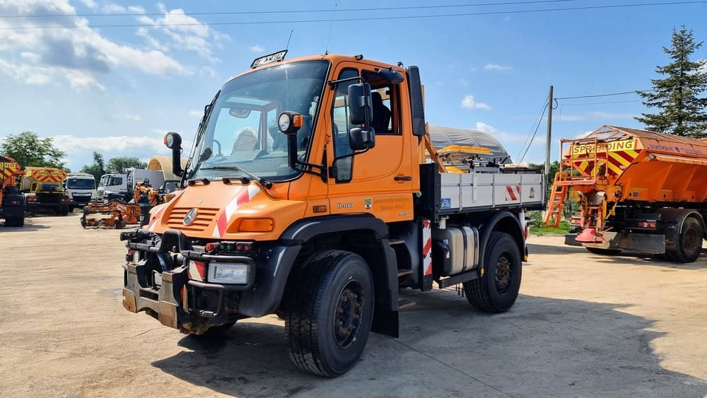 MERCEDES-BENZ Unimog U400 - Коммунальный трактор: фото 1 MERCEDES-BENZ Unimog U400 - Коммунальный трактор: фото 1