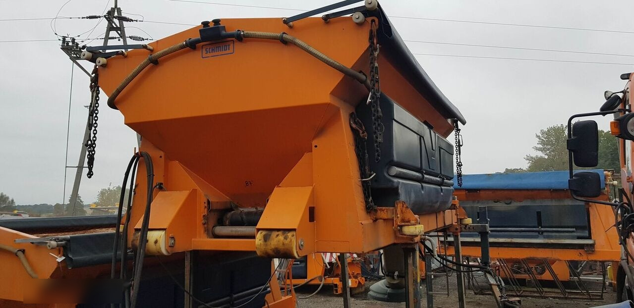 Schmidt Solarko piaskarka SCHMIDT STRATOS 5m3 20 - Разбрасыватель песка/ Соли для Коммунальной и специальной техники: фото 4 Schmidt Solarko piaskarka SCHMIDT STRATOS 5m3 20 - Разбрасыватель песка/ Соли для Коммунальной и специальной техники: фото 4