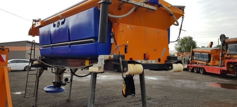 Schmidt Solarko piaskarka SCHMIDT STRATOS 5m3 - Разбрасыватель песка/ Соли для Коммунальной и специальной техники: фото 3 Schmidt Solarko piaskarka SCHMIDT STRATOS 5m3 - Разбрасыватель песка/ Соли для Коммунальной и специальной техники: фото 3