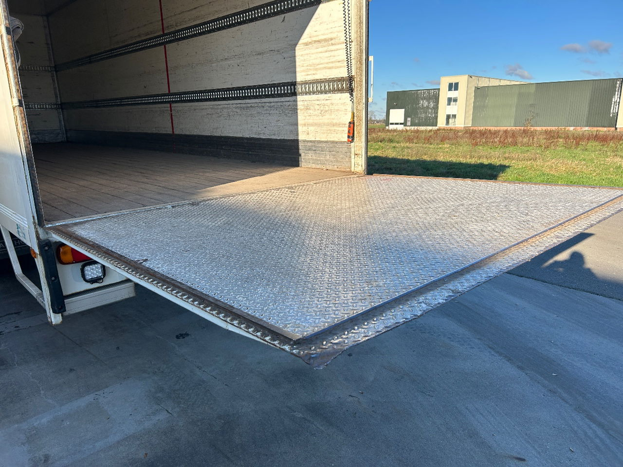 DAF LF 55 LF55-180 8.20mtr Box Turbo defect - Грузовик с закрытым кузовом: фото 3 DAF LF 55 LF55-180 8.20mtr Box Turbo defect - Грузовик с закрытым кузовом: фото 3