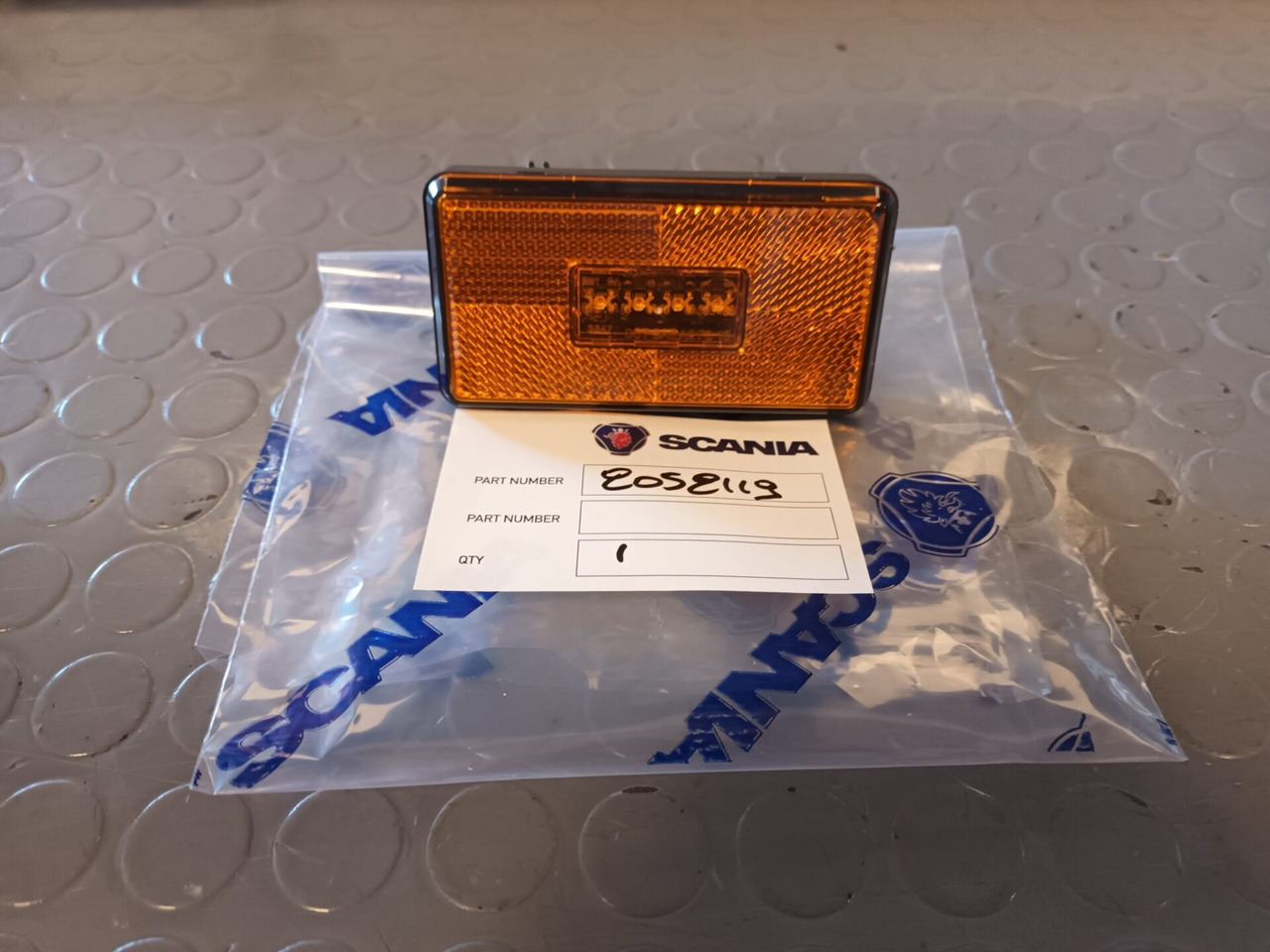 SCANIA MUDGUARD REAR LIGHT 2052119 - Задний фонарь для Грузовиков: фото 1 SCANIA MUDGUARD REAR LIGHT 2052119 - Задний фонарь для Грузовиков: фото 1