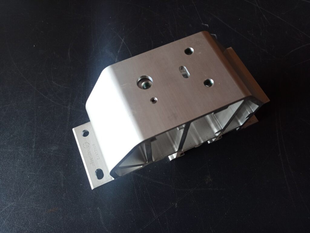 VOLVO BUMPER SUPPORT 82464973 - Бампер для Грузовиков: фото 3 VOLVO BUMPER SUPPORT 82464973 - Бампер для Грузовиков: фото 3