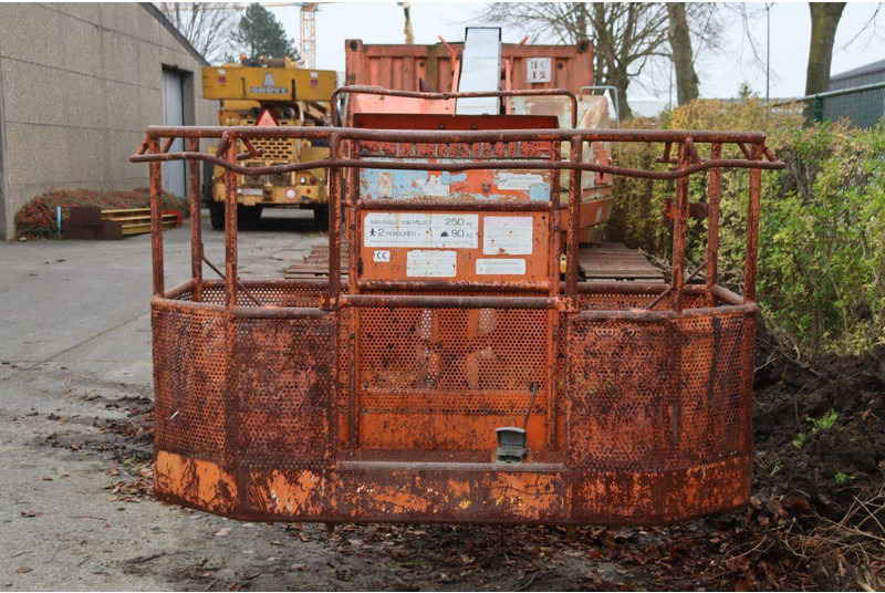 Aichi SR182/1SR602 - Телескопический подъемник: фото 3 Aichi SR182/1SR602 - Телескопический подъемник: фото 3