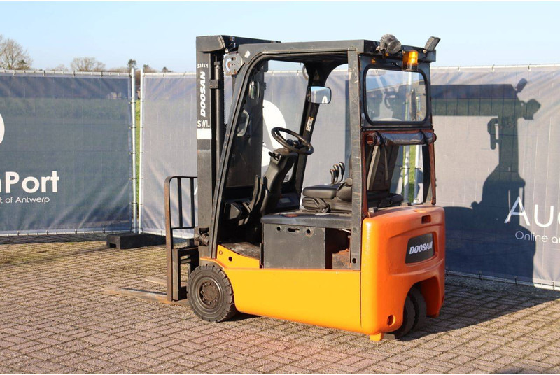 Doosan B15T-5 - Электропогрузчик: фото 3 Doosan B15T-5 - Электропогрузчик: фото 3