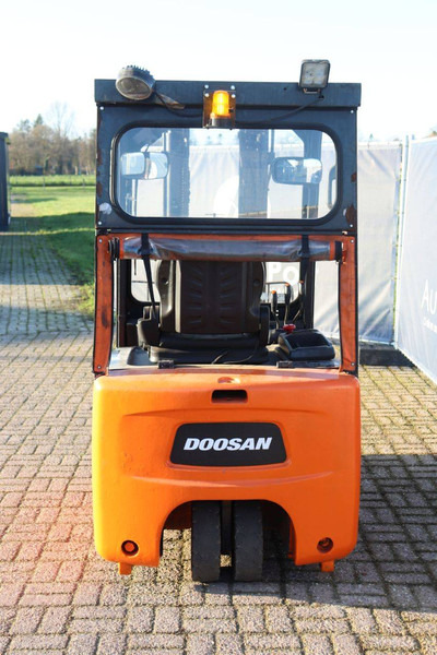 Doosan B15T-5 - Электропогрузчик: фото 5 Doosan B15T-5 - Электропогрузчик: фото 5