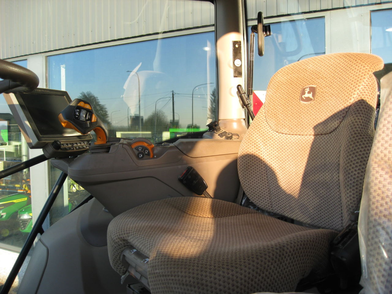 Трактор John Deere 6250R: фото 6