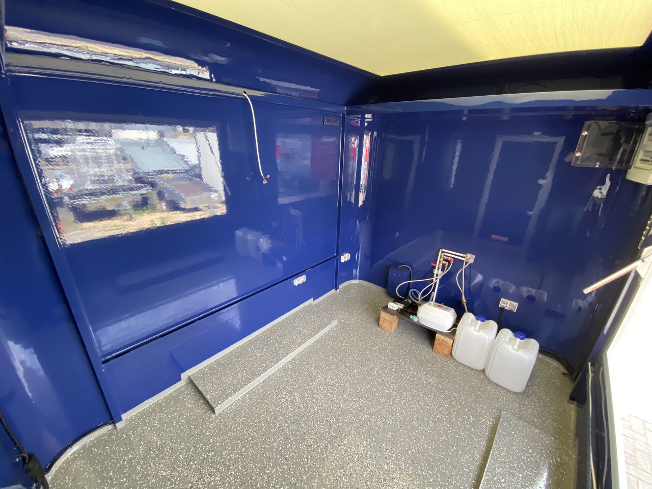 WARK PREMIUM 3m - Торговый прицеп: фото 4 WARK PREMIUM 3m - Торговый прицеп: фото 4