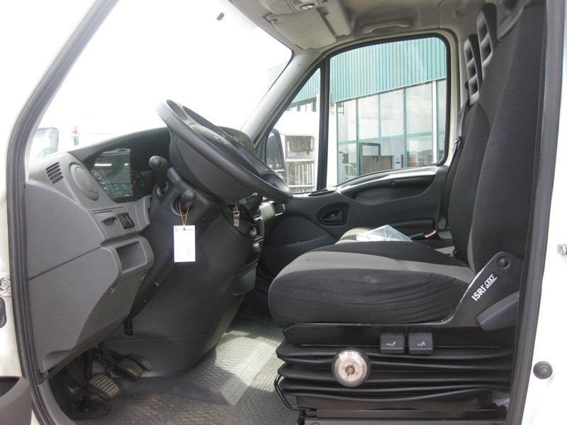 IVECO 35C15 CAJA CERRADA - Фургон с закрытым кузовом: фото 4 IVECO 35C15 CAJA CERRADA - Фургон с закрытым кузовом: фото 4