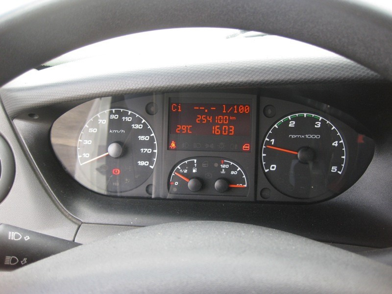 IVECO 35C15 CAJA CERRADA - Фургон с закрытым кузовом: фото 5 IVECO 35C15 CAJA CERRADA - Фургон с закрытым кузовом: фото 5