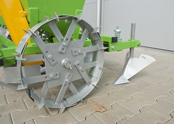 Bomet Sadzarka jednorzędowa / Einreihige Pflanzmaschine / Single row planter / Однорядная сеялка - Картофелесажалка: фото 3 Bomet Sadzarka jednorzędowa / Einreihige Pflanzmaschine / Single row planter / Однорядная сеялка - Картофелесажалка: фото 3